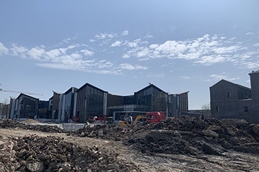 向建黨100年獻禮項目南湖湖濱（嘉絹印象、鴛湖里弄、南湖書(shū)院、南堰新景），經(jīng)與工地積極努力配合1000多臺配電箱在100天內基本完成交付。